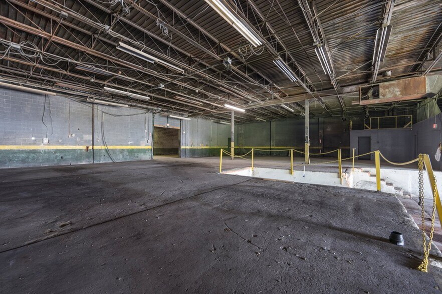 More Photos Of 1901 Old Butler Rd, New Castle Warehouse For Sale