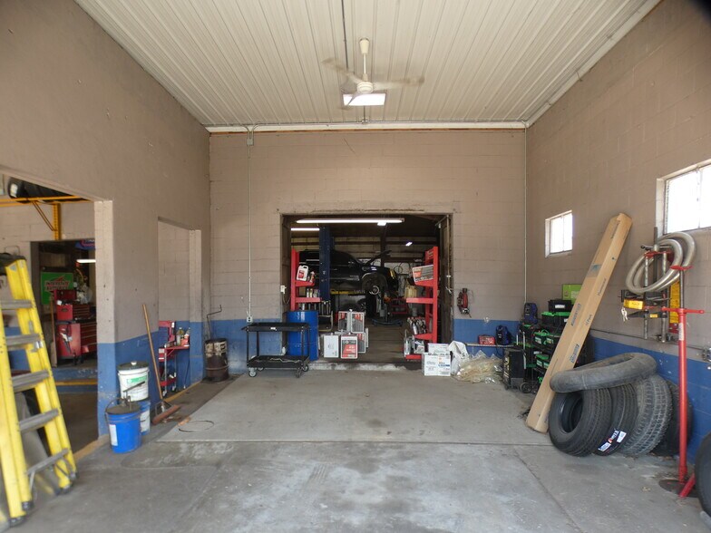 More Photos Of 105 W Water St, Pinckneyville Specialty For Sale