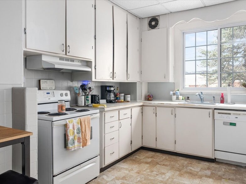 More Photos Of 871-873 Harris Ave, Woonsocket Religious Facility For Sale