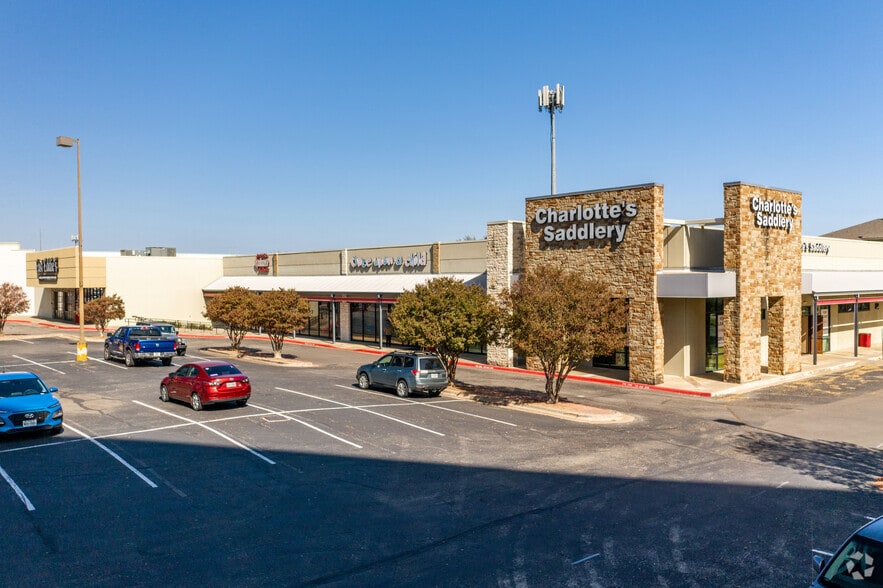 More Photos Of 13945 Research Blvd, Austin Unknown For Lease