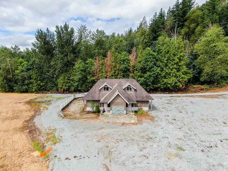 More Photos Of 3051 Eldridge Rd, Abbotsford Office For Sale