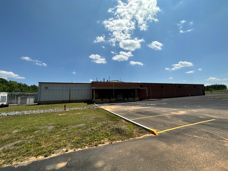 More Photos Of 119 Metrolina Dr, Shelby Manufacturing For Sale