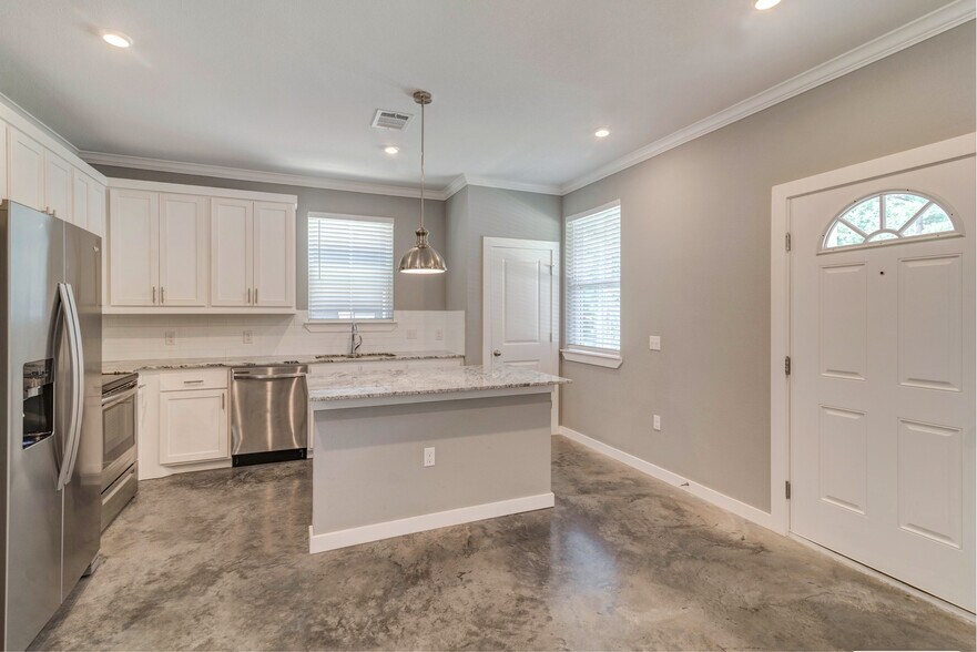 More Photos Of 340 Bowers Blvd, Huntsville Apartments For Sale