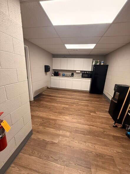 More Photos Of 1709 E Hwy 20, Lawton Warehouse For Lease