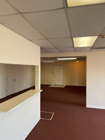 More Photos Of 1725-1731 W 16th St, Merced Warehouse For Lease