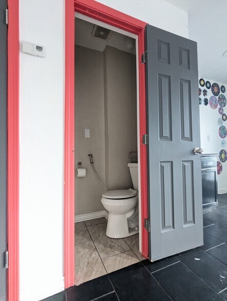 More Photos Of 5310 Eastex Fwy, Beaumont Freestanding For Sale