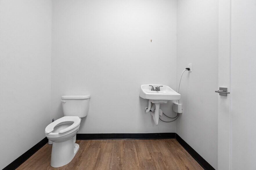 More Photos Of 1390 Memorial Dr SE, Atlanta Office For Lease