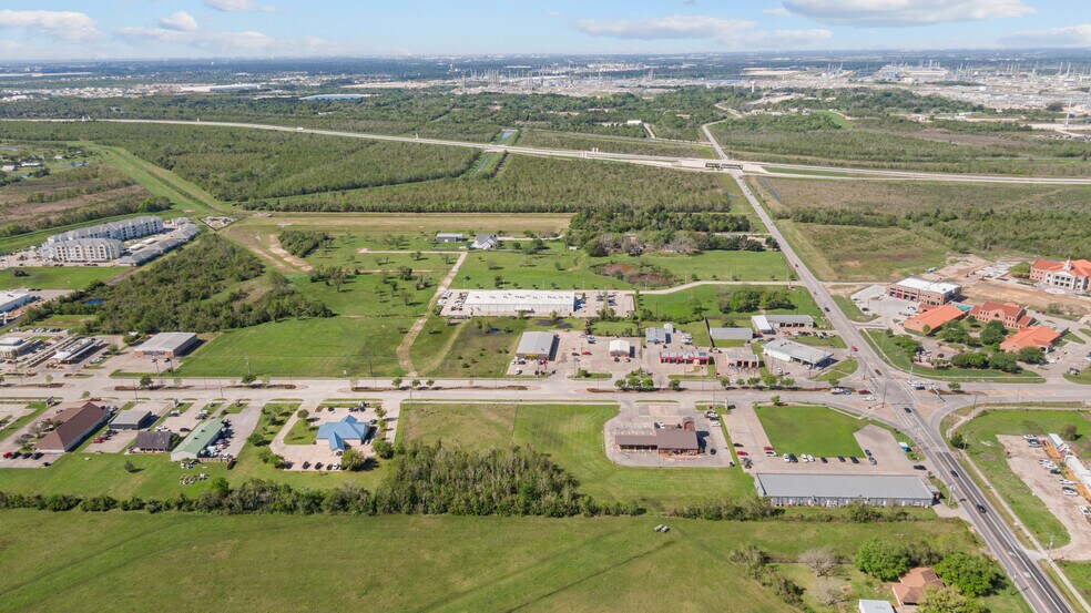 More Photos Of Eagle Dr, Mont Belvieu Land For Sale