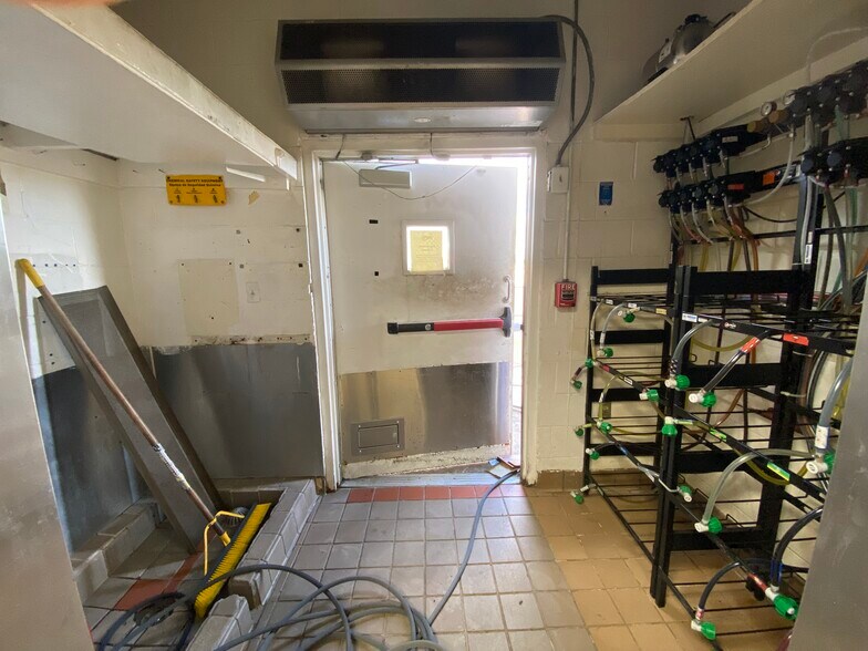 More Photos Of 3515 Mccann Rd, Longview Restaurant For Sale