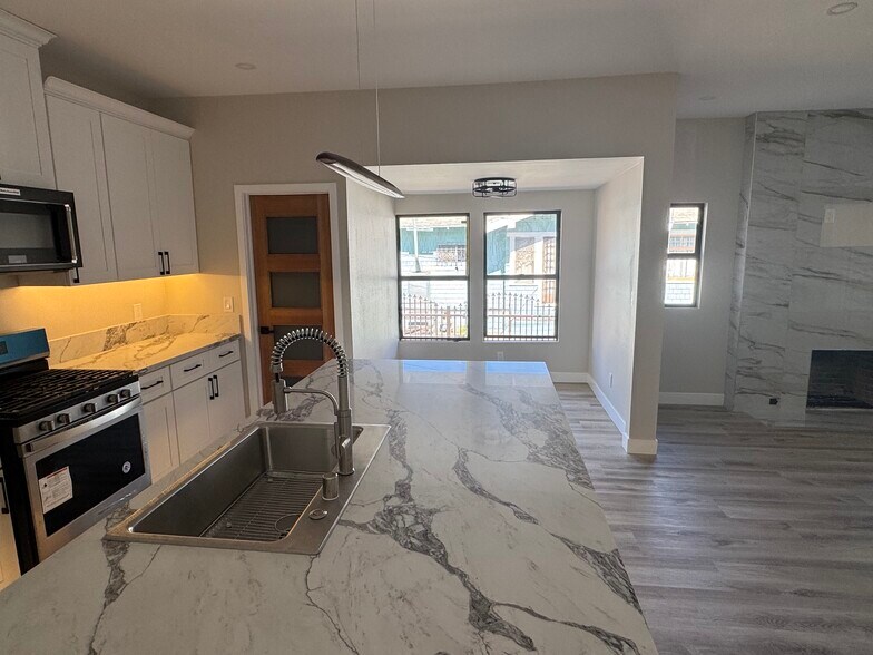 More Photos Of 529 W 10th St, Long Beach Apartments For Sale