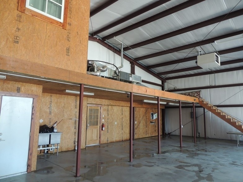 More Photos Of 7240 Jackson Rd, Krum Light Manufacturing For Lease