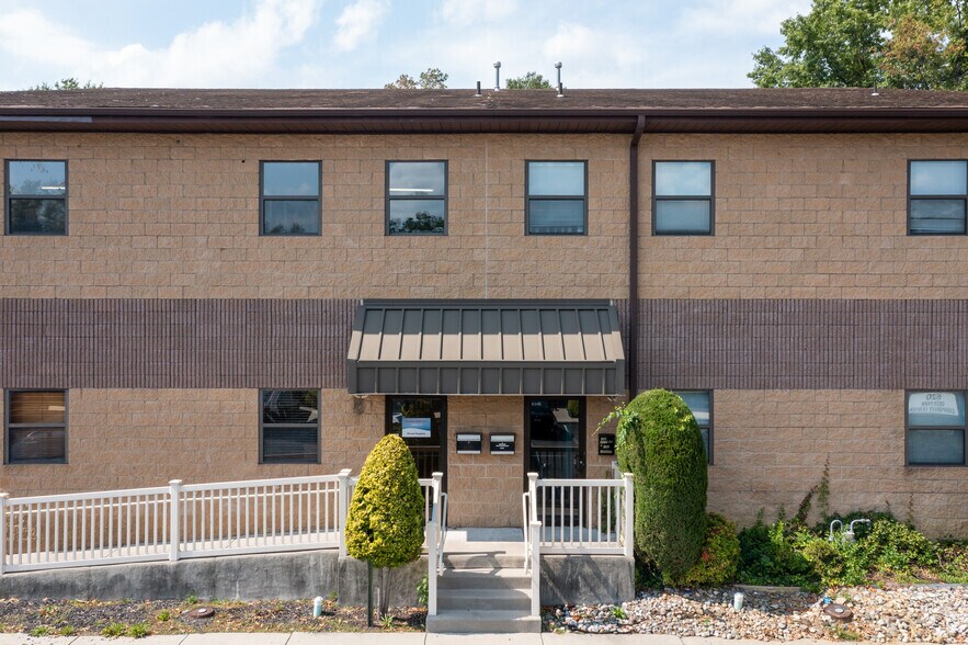 More Photos Of 600 Deer Rd, Cherry Hill Light Distribution For Sale