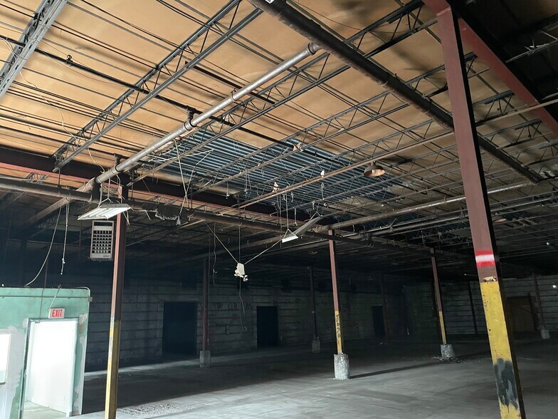More Photos Of 3455 Empire Blvd SW, Atlanta Warehouse For Lease