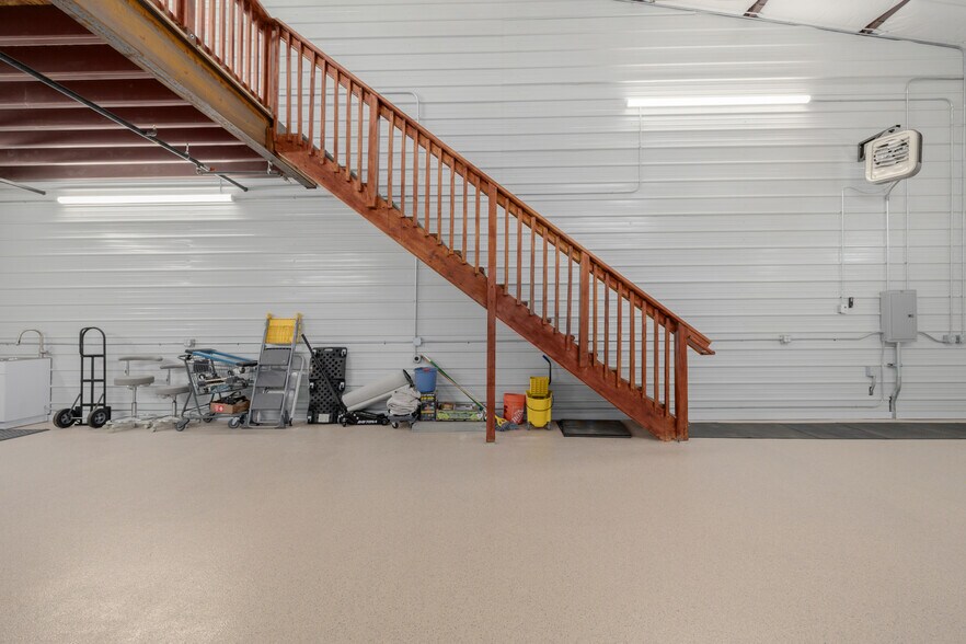 More Photos Of 560-580 Ames St, Lakewood Self Storage For Sale