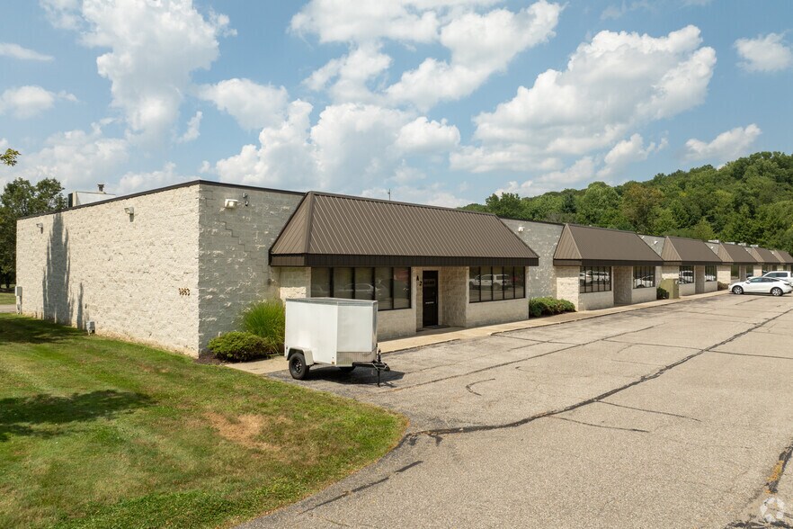 Primary Photo Of 9263 Ravenna Rd, Twinsburg Showroom For Lease