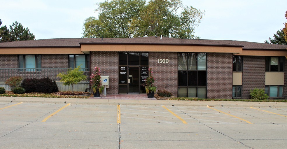 More Photos Of 1500 S 70th St, Lincoln Office For Lease