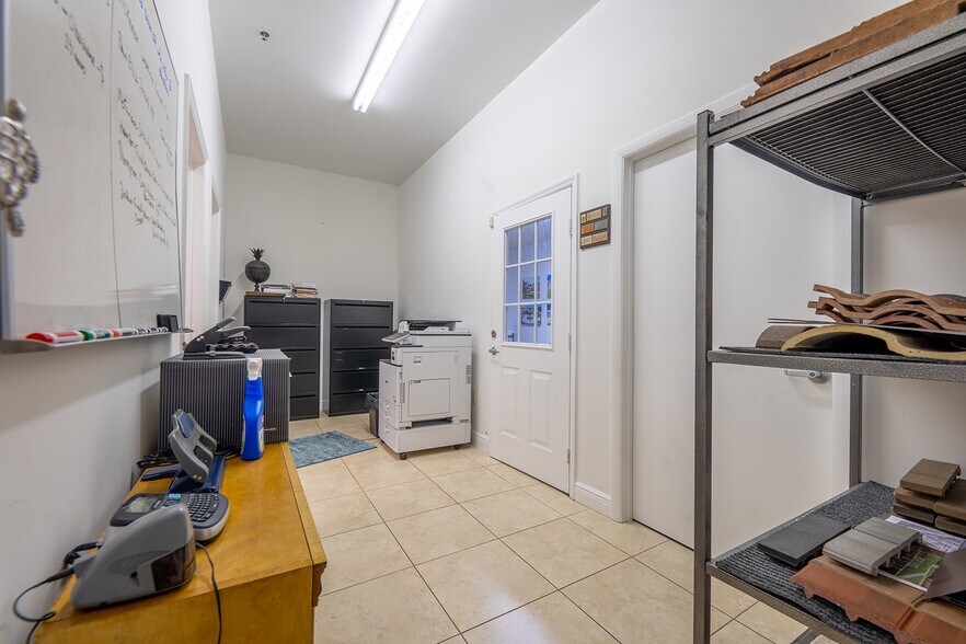 More Photos Of 575 NW Mercantile Pl, Port Saint Lucie Warehouse For Sale