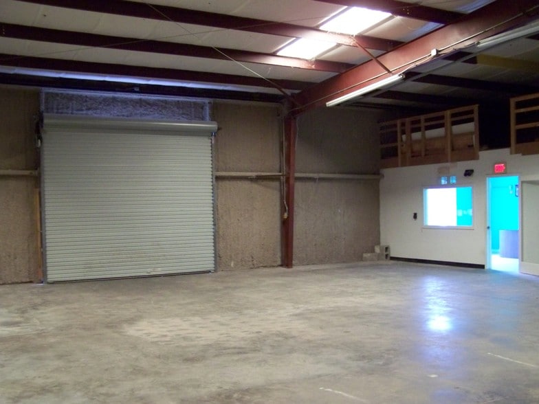 More Photos Of 37826-37828 Sky Ridge Cir, Dade City Flex For Lease