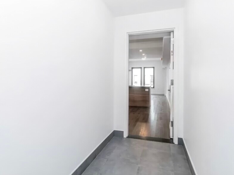 More Photos Of 186 Greenpoint Ave, Brooklyn Apartments For Lease