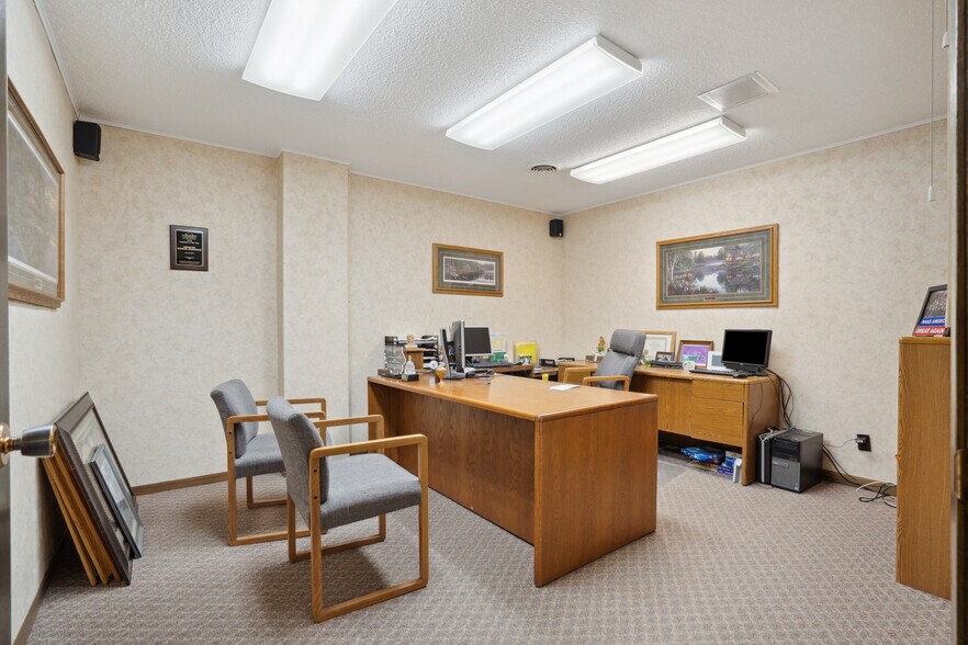 More Photos Of 120 W Mission St, Strawberry Point Office For Sale