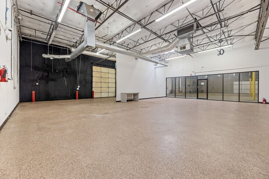 More Photos Of 12920 Senlac Dr, Farmers Branch Research And Development For Lease