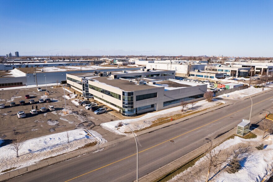 More Photos Of 2425 Pitfield, Montréal Flex For Lease