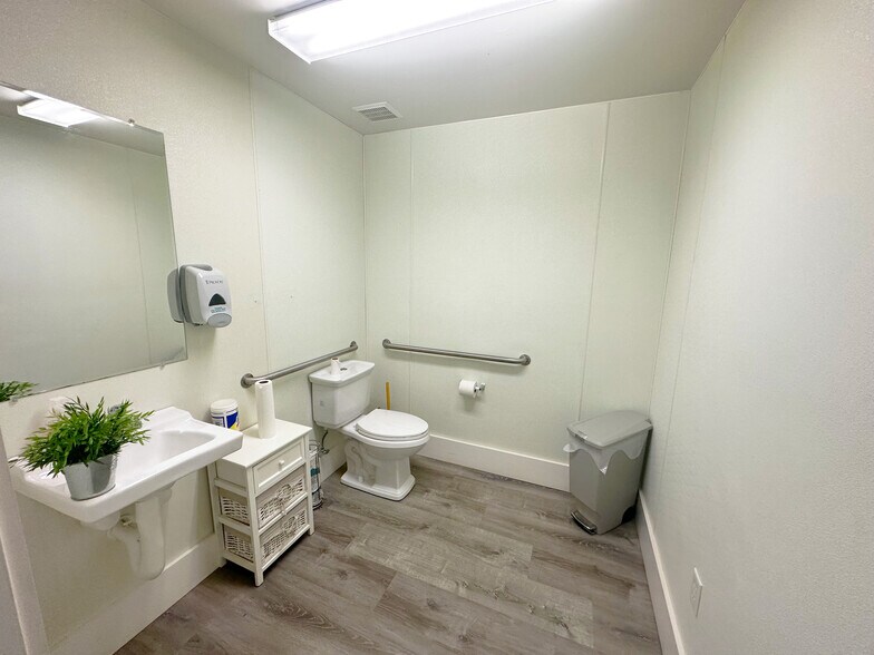 More Photos Of 36150 Emerald Coast Pky, Destin Freestanding For Lease