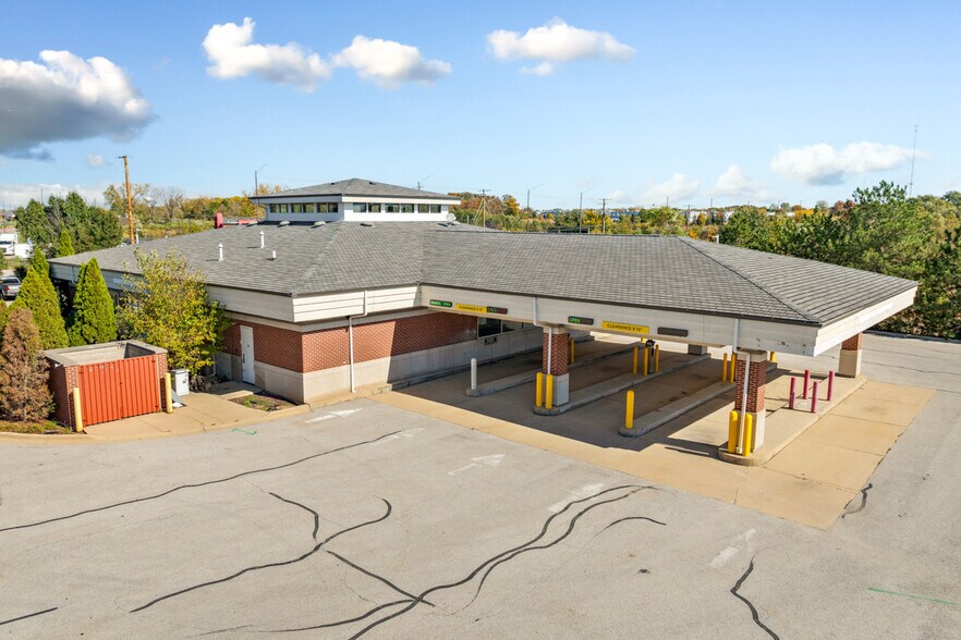 More Photos Of 2505 N Farnsworth Ave, Aurora Bank For Lease