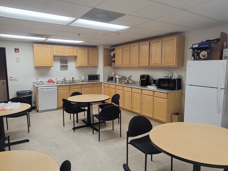 More Photos Of 425 E Huntington Dr, Monrovia Research And Development For Lease