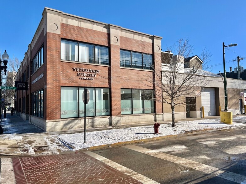 More Photos Of 2015-2019 W Irving Park Rd, Chicago Office For Lease