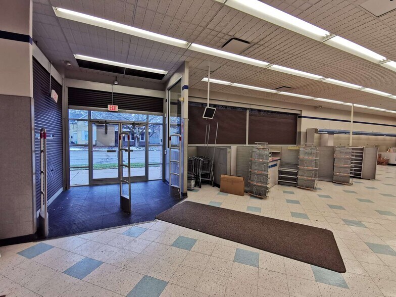 More Photos Of 1709 Liberty St, Erie Drugstore For Lease