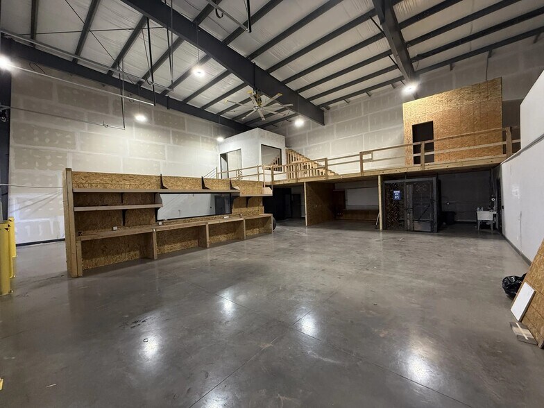 More Photos Of 3800 NE 104th St, Oklahoma City Industrial For Lease