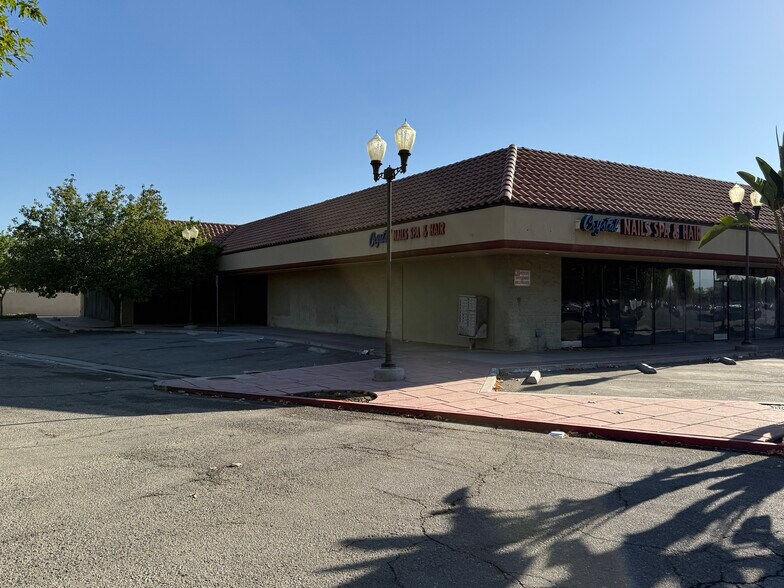 More Photos Of 5400 Olive Dr, Bakersfield General Retail For Lease