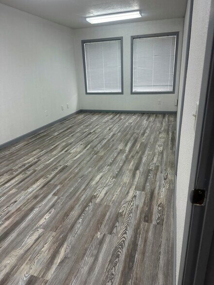More Photos Of 8700 SW Barbur Ct, Portland Office For Lease