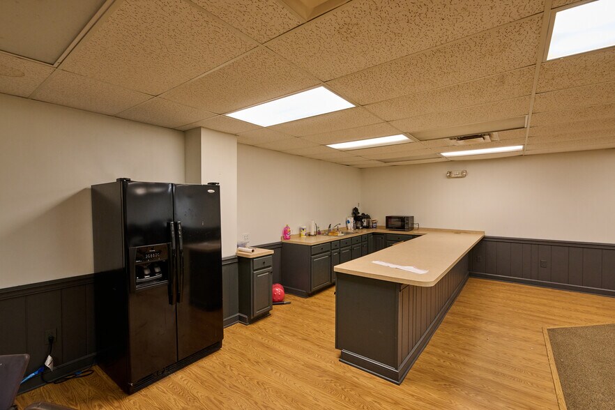 More Photos Of 7464 Sharon Mercer Rd, Mercer General Retail For Sale