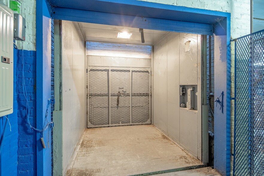 More Photos Of 86-90 Forrest St, Jersey City Warehouse For Lease