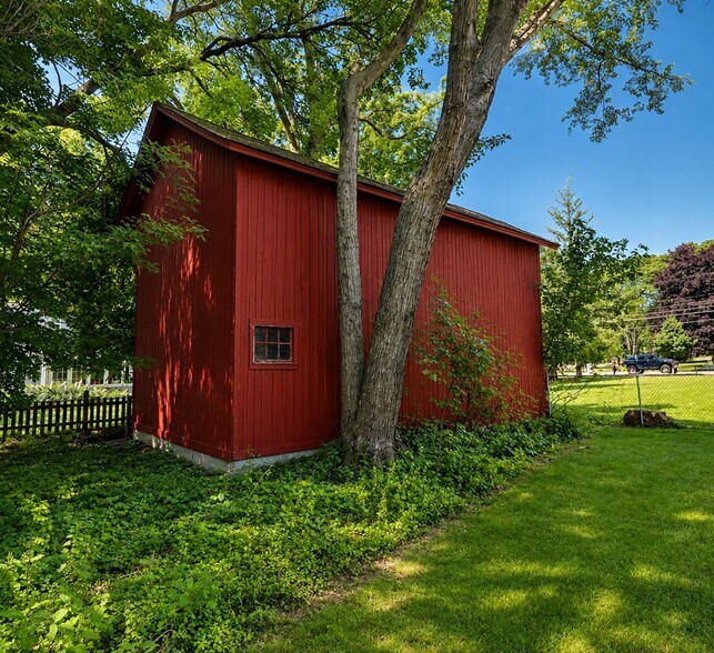 More Photos Of 32440 Franklin Rd, Franklin Office For Sale