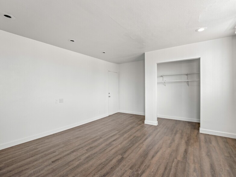 More Photos Of 532-620 N Fulton St, Fresno Apartments For Sale