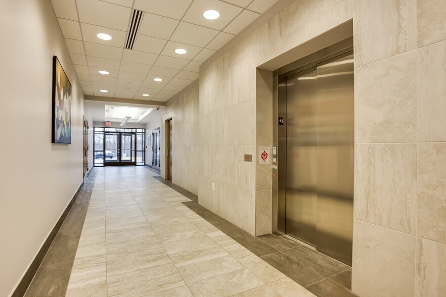 More Photos Of 400 Corporate Dr, Stafford Office For Sale