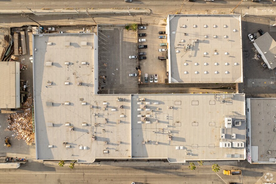 More Photos Of 2430 Porter St, Los Angeles Light Distribution For Lease