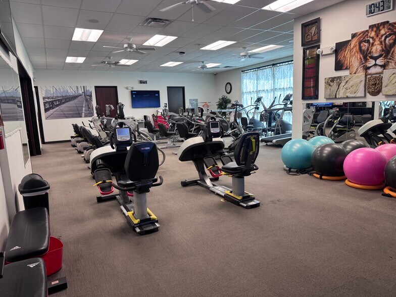 More Photos Of 2200 George Dieter Dr, El Paso Healthcare For Sale