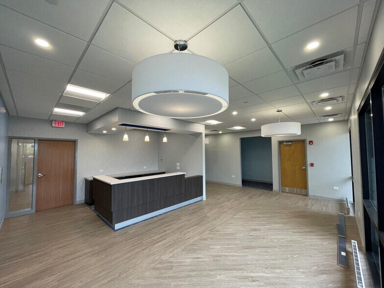 More Photos Of 565 Lakeview Pky, Vernon Hills Medical For Sale