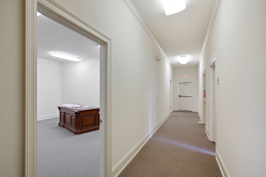 More Photos Of 7611 Maple St, New Orleans Loft Creative Space For Lease