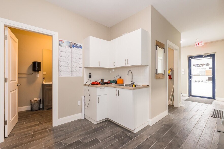 More Photos Of 34100 S Fraser Way, Abbotsford Distribution For Sale