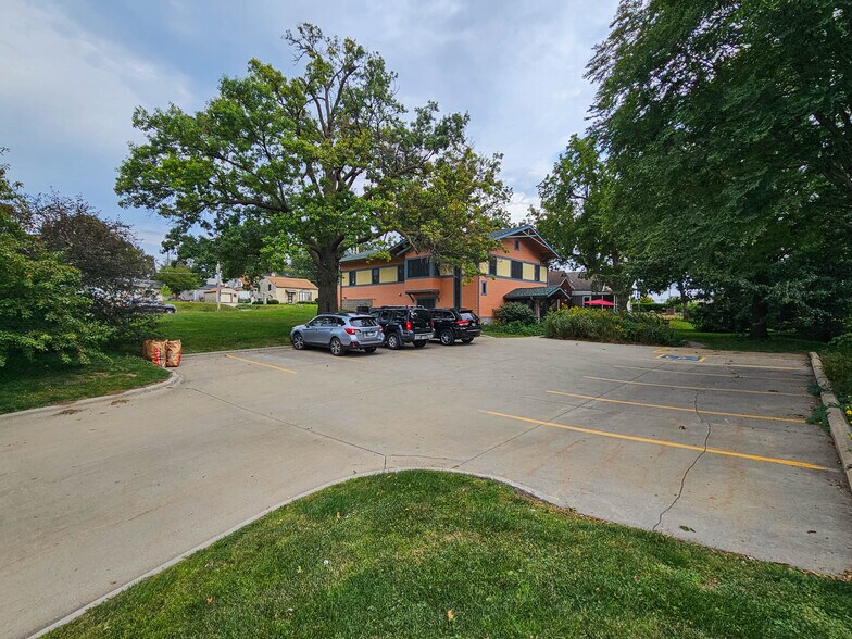 More Photos Of 4502 S 42nd St, Omaha Office For Sale