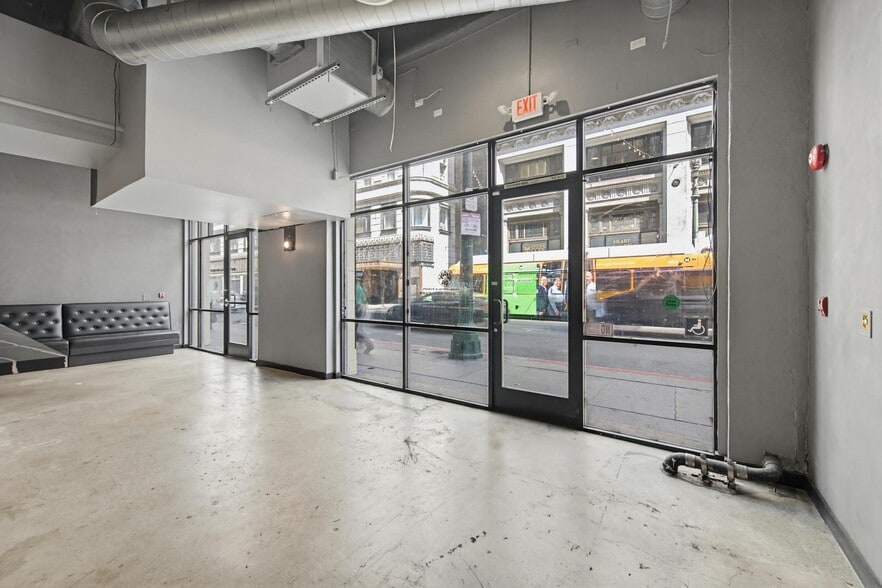 More Photos Of 212 W 5th St, Los Angeles Restaurant For Lease