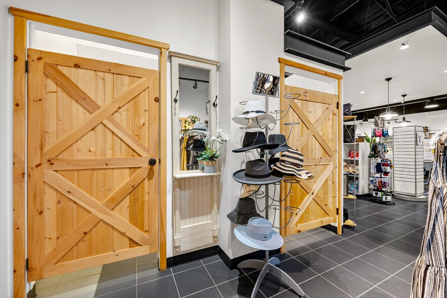 More Photos Of 5402 44 St, Lloydminster Freestanding For Sale