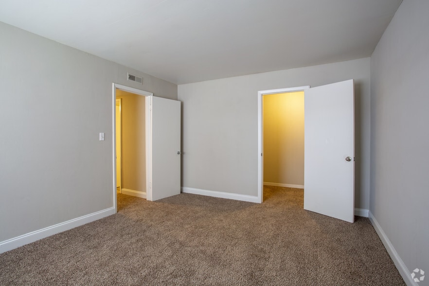 More Photos Of 1 Lakeside Rd, Greenville Apartments For Sale