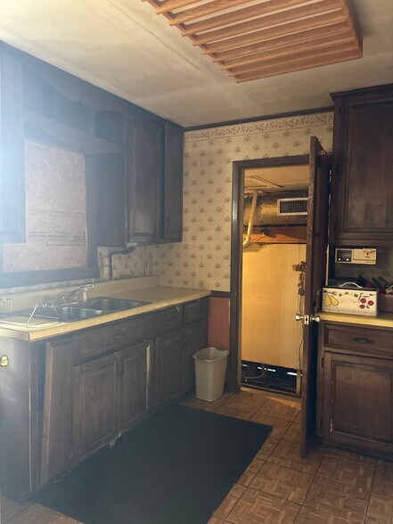 More Photos Of 1201 Magnolia St, Thomasville General Retail For Sale