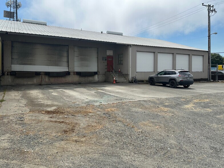 More Photos Of 1100 W Del Norte St, Eureka Truck Terminal For Lease
